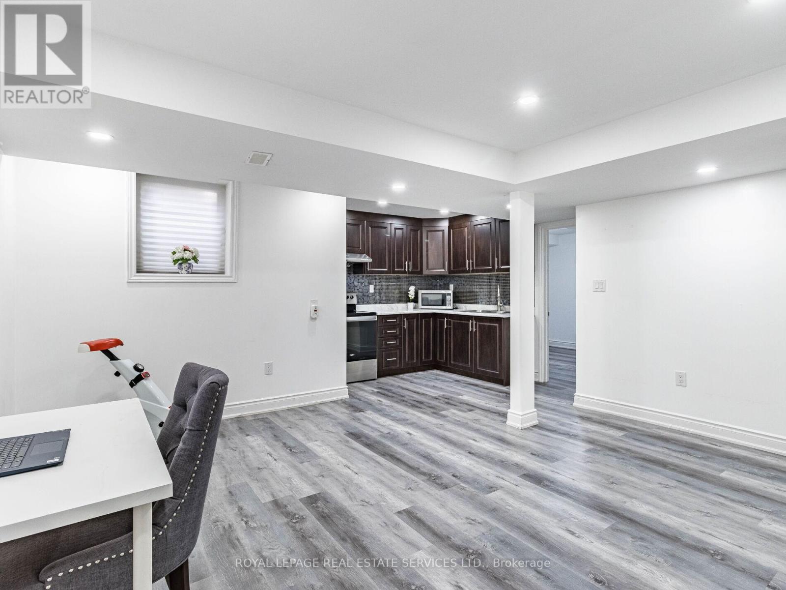 












22 RISEBOROUGH DRIVE

,
Brampton,




Ontario
L6P3W6

