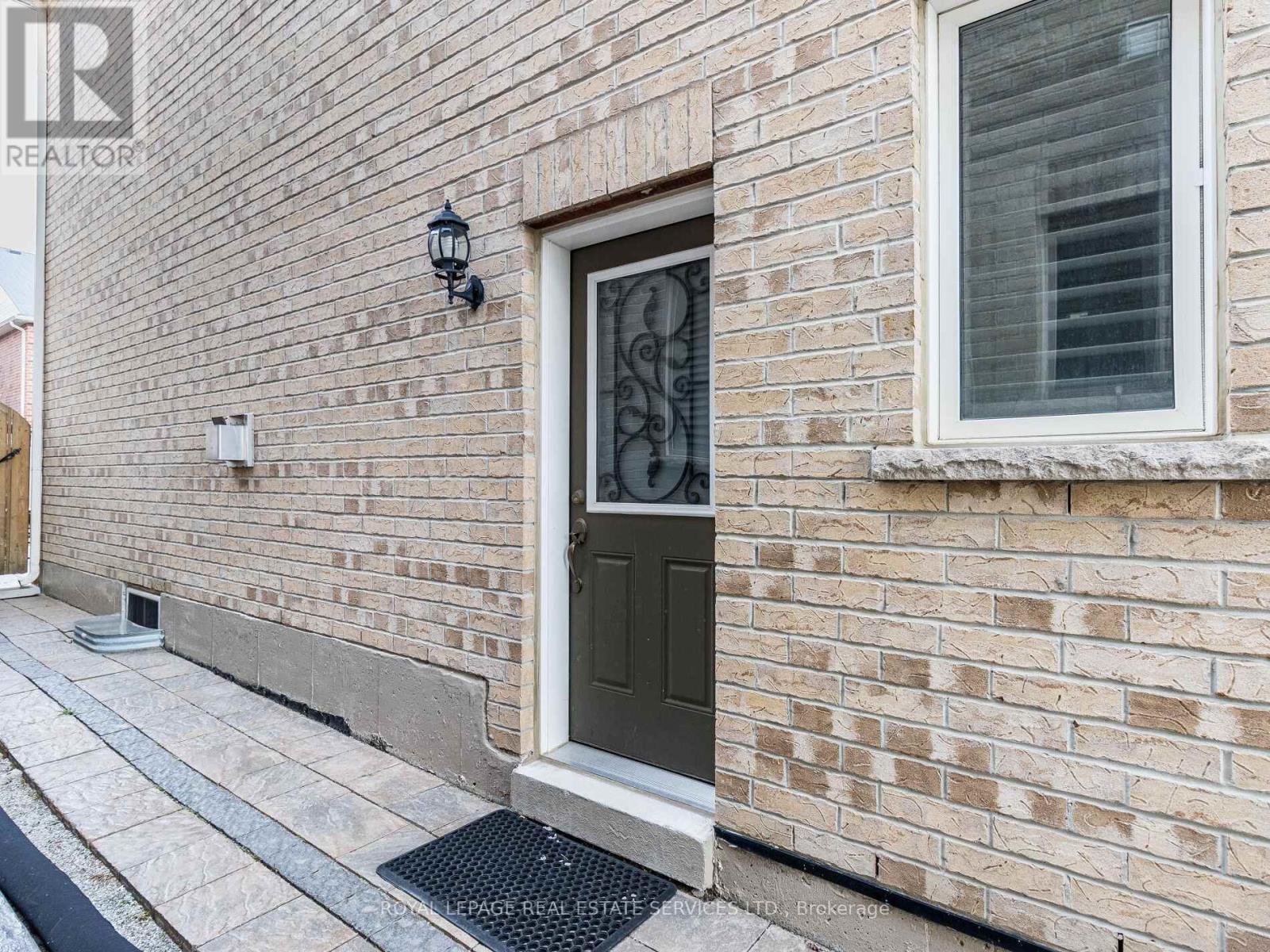 












22 RISEBOROUGH DRIVE

,
Brampton,




Ontario
L6P3W6

