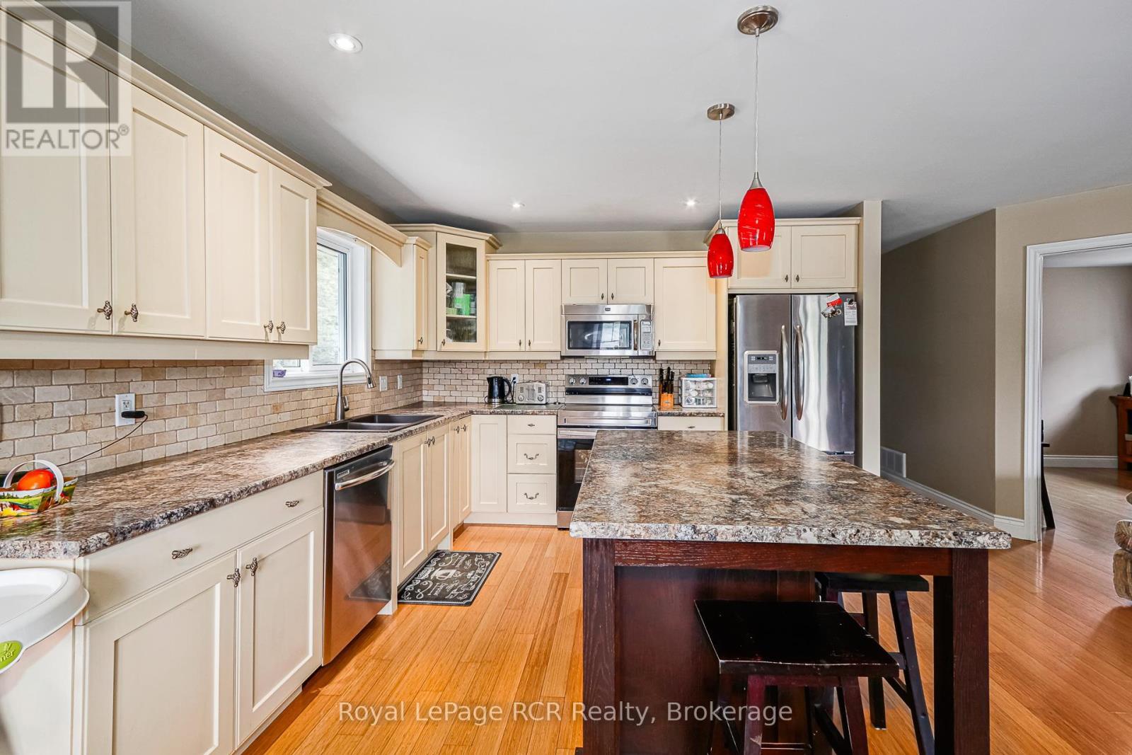 












180 RAGLAN STREET

,
Grey Highlands,




Ontario
N0C1E0


