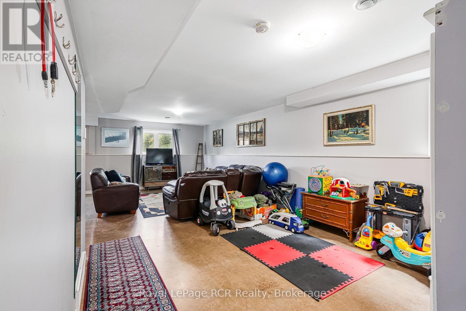 












180 RAGLAN STREET

,
Grey Highlands,




Ontario
N0C1E0

