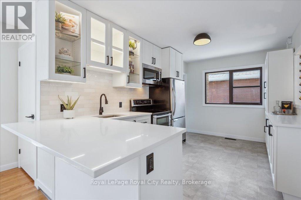 












320 VICTORIA ROAD N

,
Guelph (Riverside Park),




Ontario
N1E5J4

