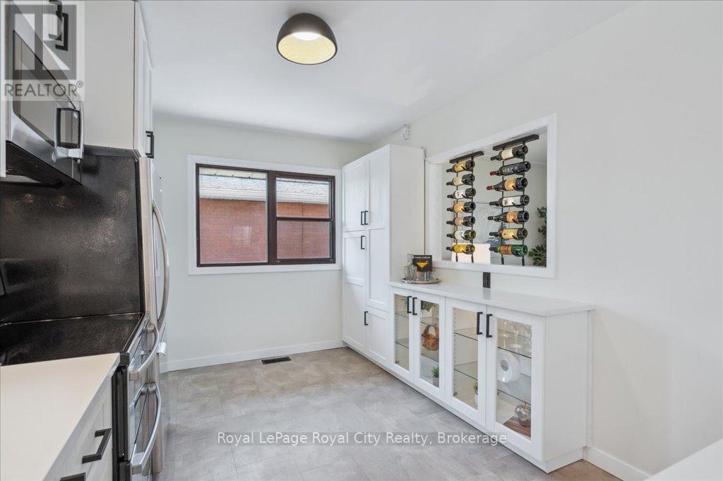 












320 VICTORIA ROAD N

,
Guelph (Riverside Park),




Ontario
N1E5J4

