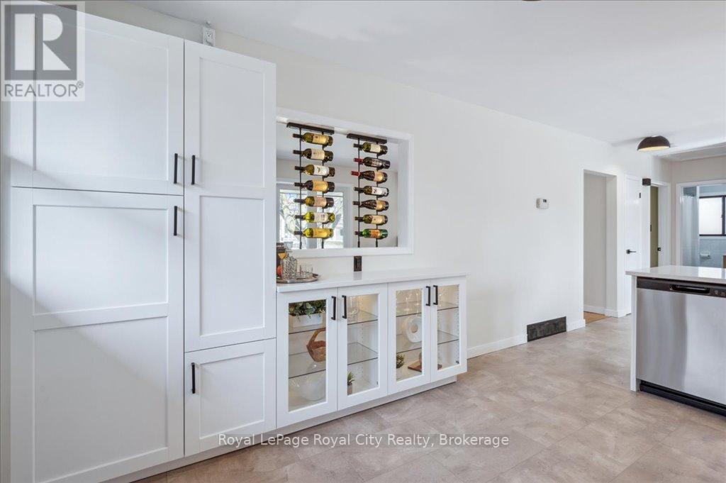 












320 VICTORIA ROAD N

,
Guelph (Riverside Park),




Ontario
N1E5J4

