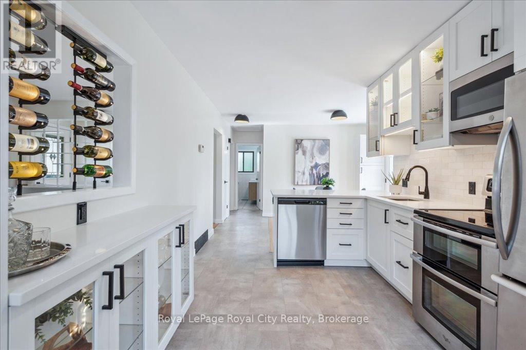 












320 VICTORIA ROAD N

,
Guelph (Riverside Park),




Ontario
N1E5J4

