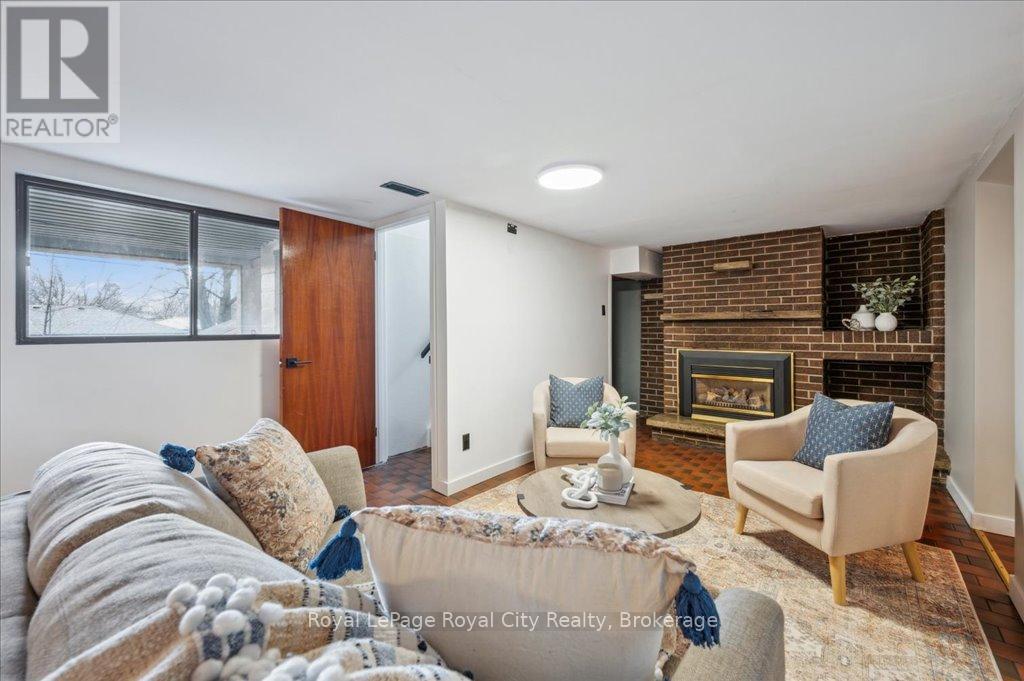 












320 VICTORIA ROAD N

,
Guelph (Riverside Park),




Ontario
N1E5J4

