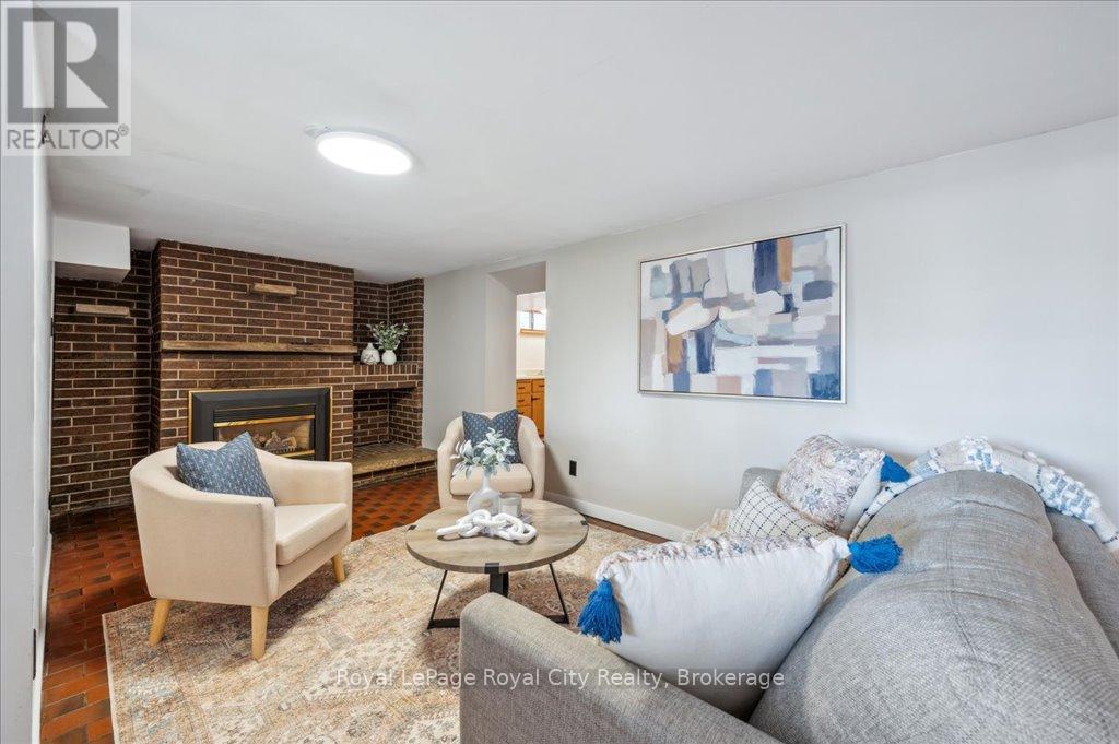 












320 VICTORIA ROAD N

,
Guelph (Riverside Park),




Ontario
N1E5J4

