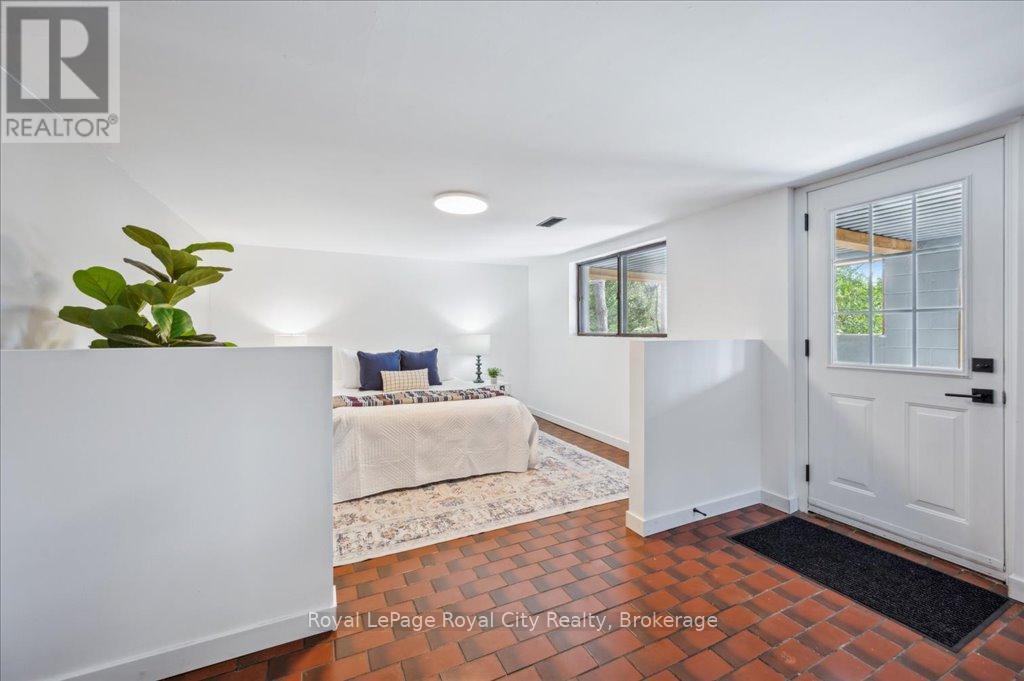 












320 VICTORIA ROAD N

,
Guelph (Riverside Park),




Ontario
N1E5J4

