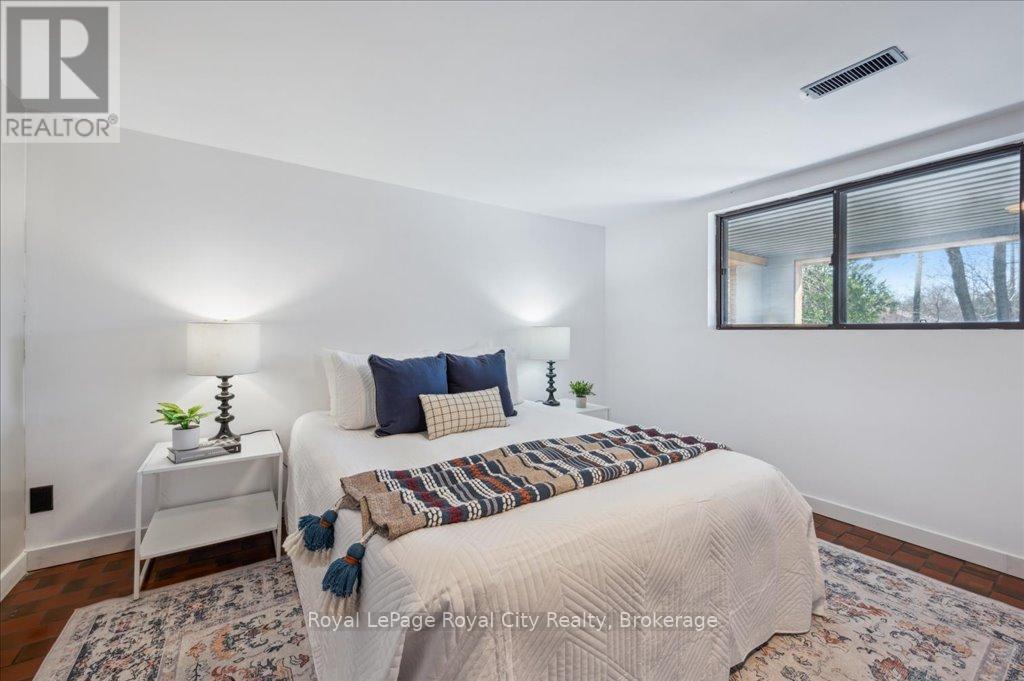 












320 VICTORIA ROAD N

,
Guelph (Riverside Park),




Ontario
N1E5J4


