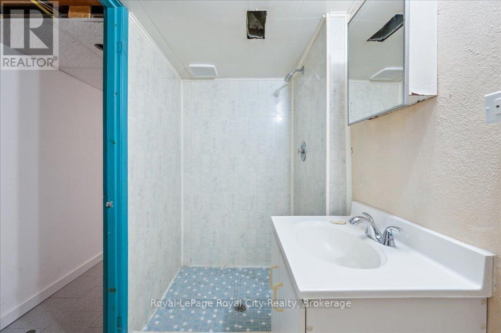 












320 VICTORIA ROAD N

,
Guelph (Riverside Park),




Ontario
N1E5J4

