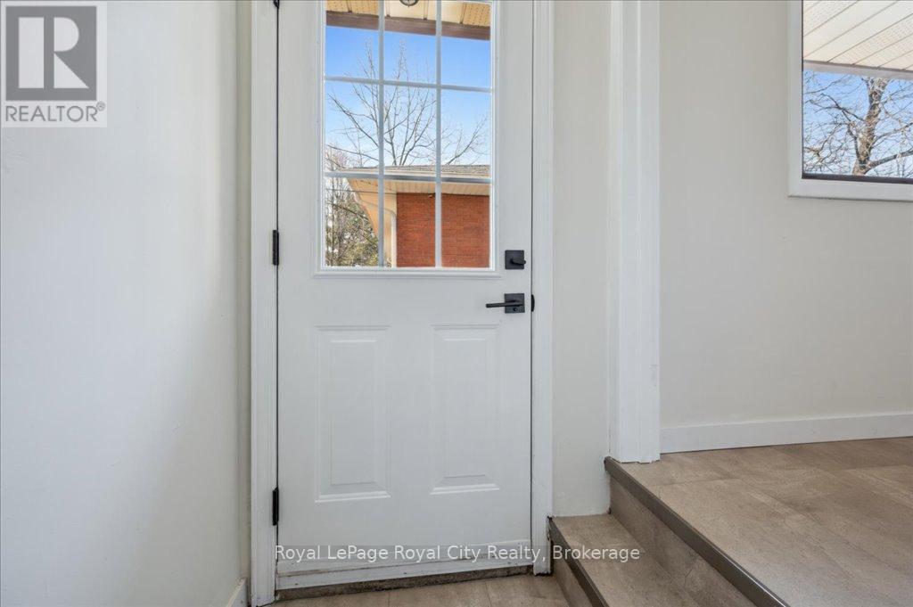 












320 VICTORIA ROAD N

,
Guelph (Riverside Park),




Ontario
N1E5J4

