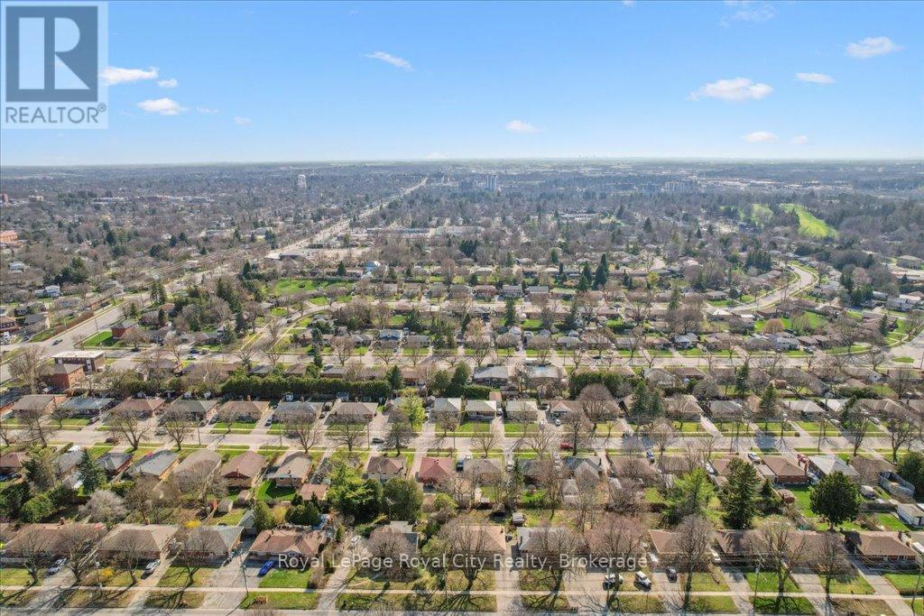 












320 VICTORIA ROAD N

,
Guelph (Riverside Park),




Ontario
N1E5J4

