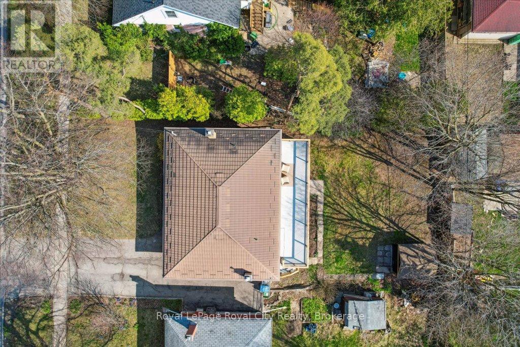 












320 VICTORIA ROAD N

,
Guelph (Riverside Park),




Ontario
N1E5J4

