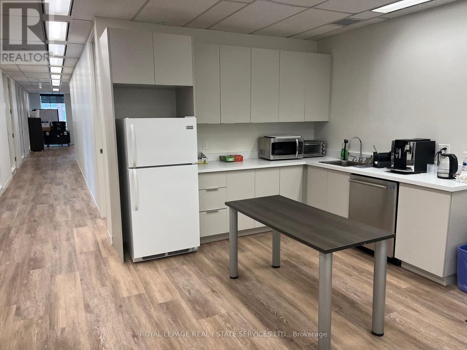 












420 - 180 DUNDAS STREET W

,
Toronto,




Ontario
M5G1Z8

