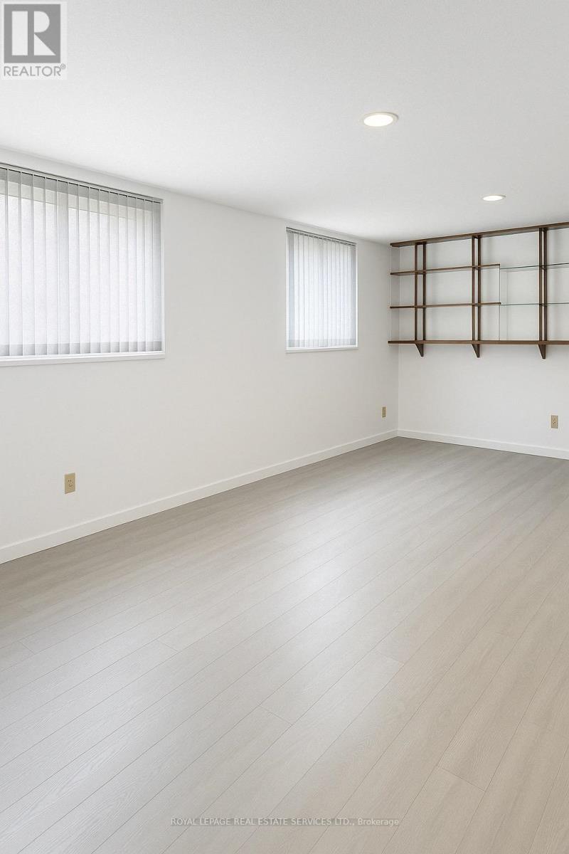 












1128 PINEGROVE ROAD

,
Oakville,




Ontario
L6L2W6

