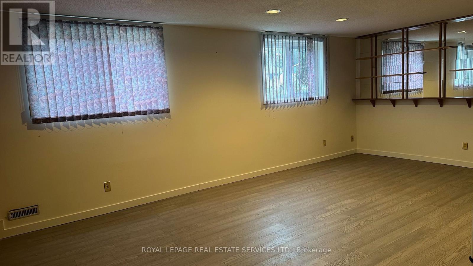 












1128 PINEGROVE ROAD

,
Oakville,




Ontario
L6L2W6

