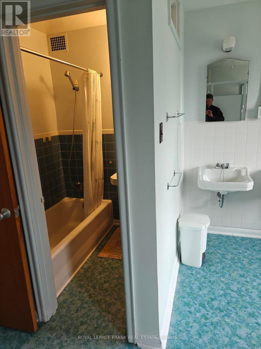 












ROOM #6 - 374 CENTRAL PARK BOULEVARD S

,
Oshawa (Central),




Ontario
L1H5X2

