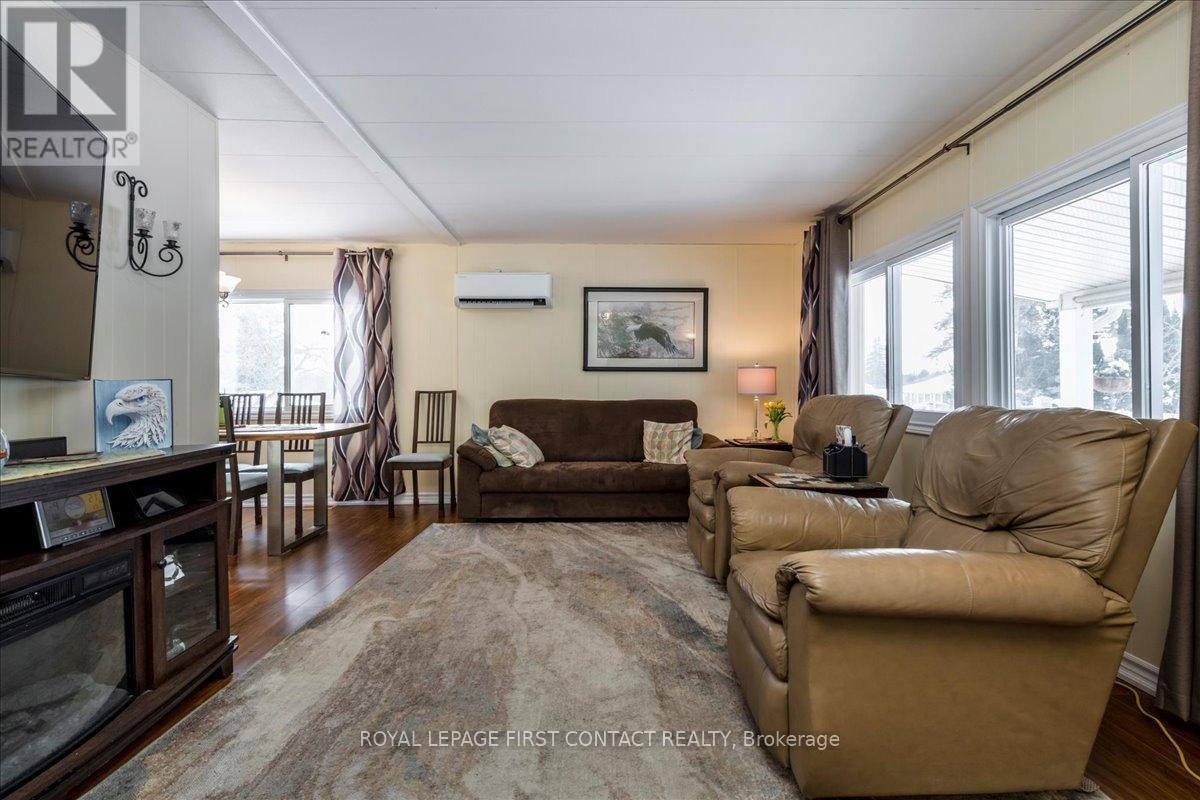 












18 HAWTHORNE DRIVE

,
Innisfil,




Ontario
L9S1P7


