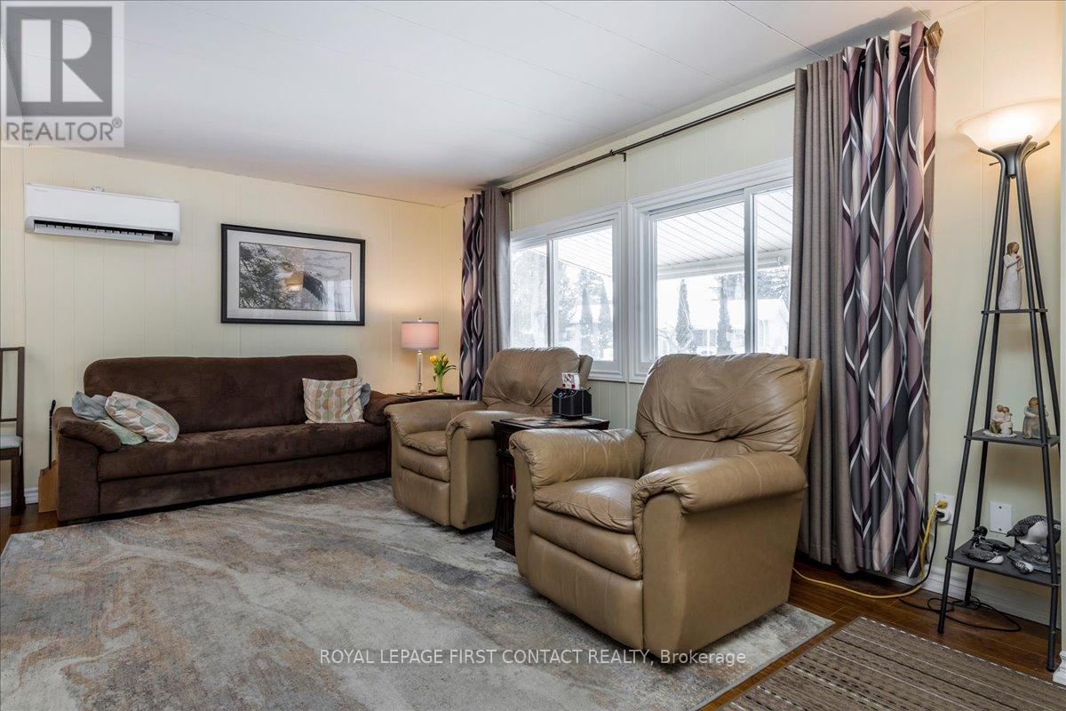 












18 HAWTHORNE DRIVE

,
Innisfil,




Ontario
L9S1P7

