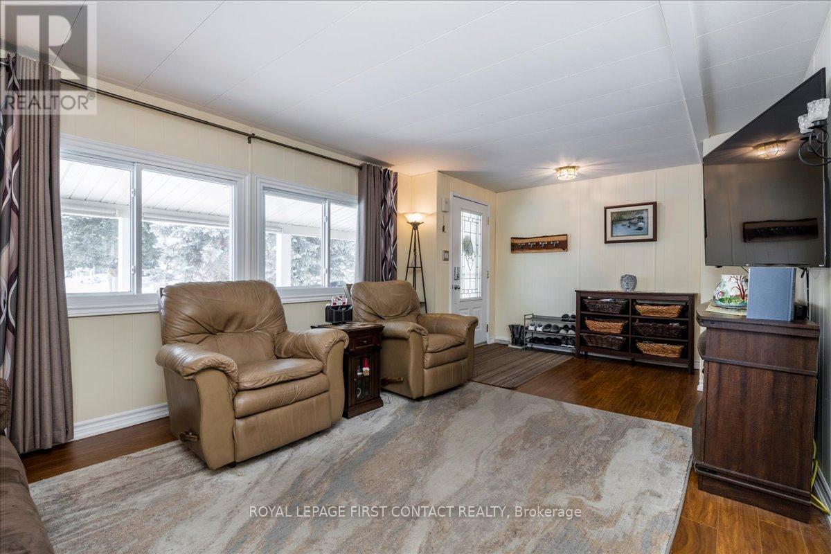 












18 HAWTHORNE DRIVE

,
Innisfil,




Ontario
L9S1P7


