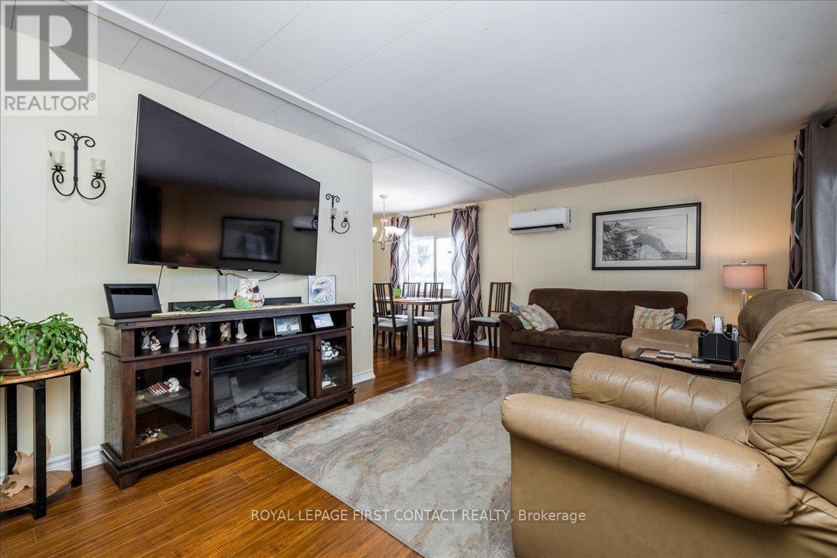 












18 HAWTHORNE DRIVE

,
Innisfil,




Ontario
L9S1P7

