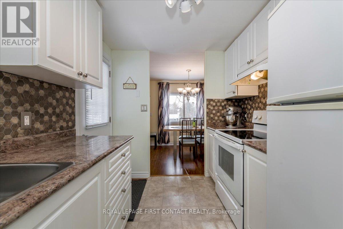 












18 HAWTHORNE DRIVE

,
Innisfil,




Ontario
L9S1P7


