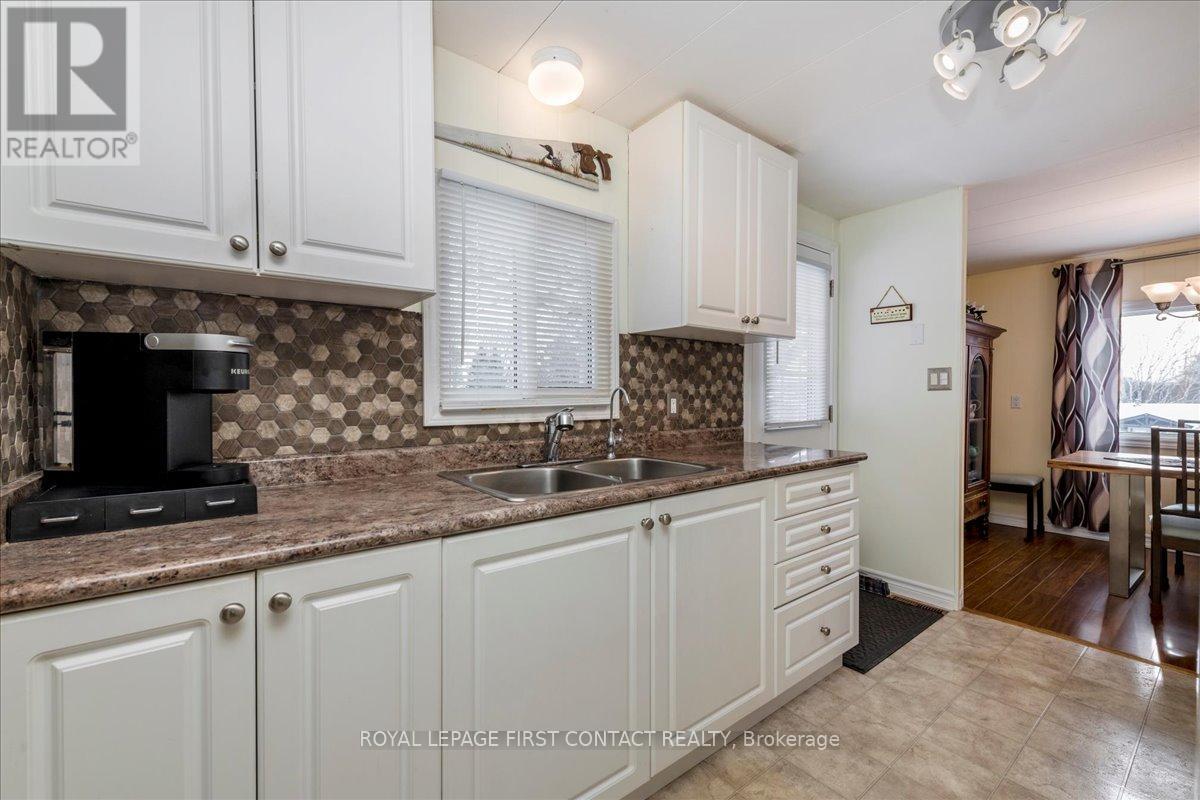 












18 HAWTHORNE DRIVE

,
Innisfil,




Ontario
L9S1P7

