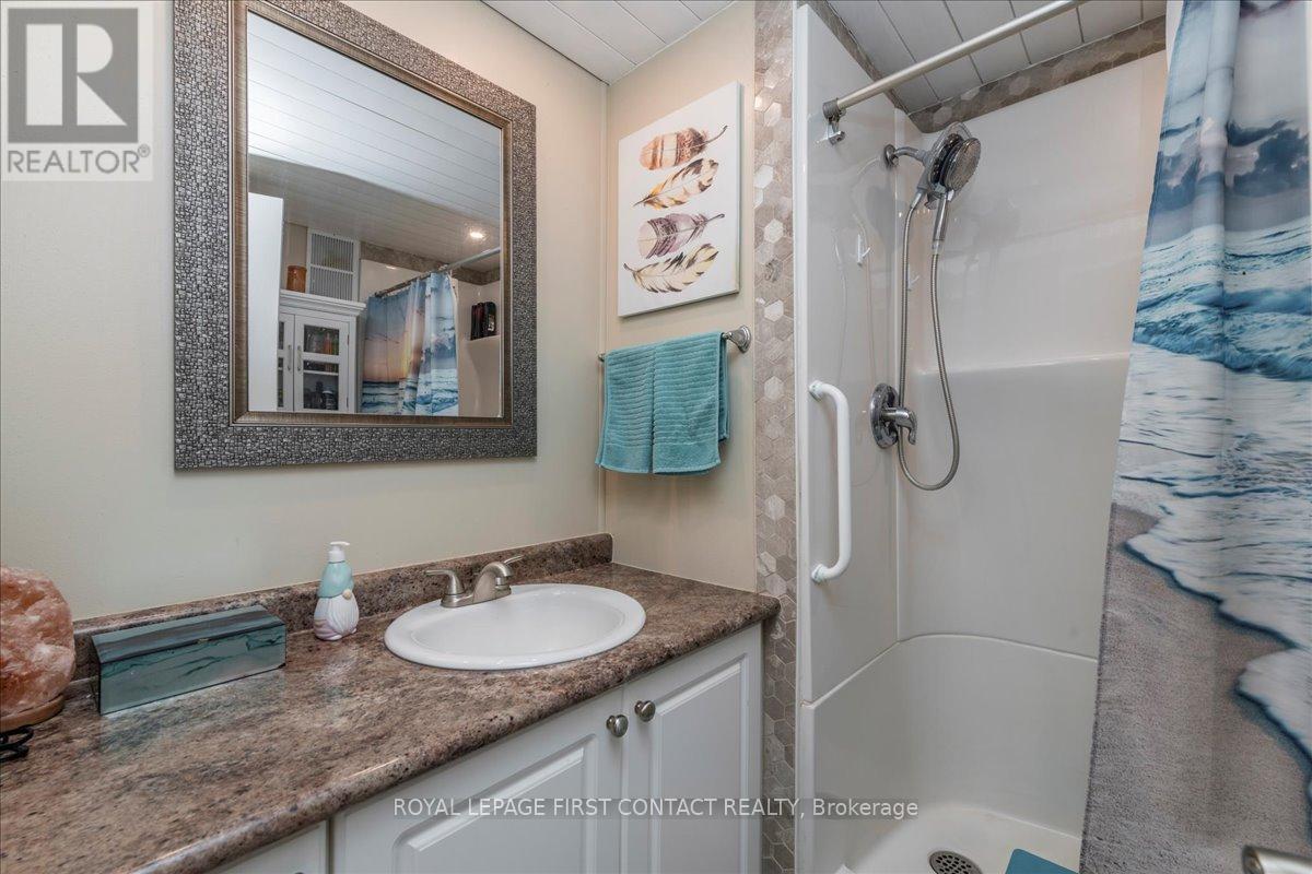 












18 HAWTHORNE DRIVE

,
Innisfil,




Ontario
L9S1P7

