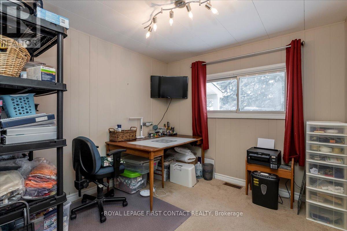 












18 HAWTHORNE DRIVE

,
Innisfil,




Ontario
L9S1P7

