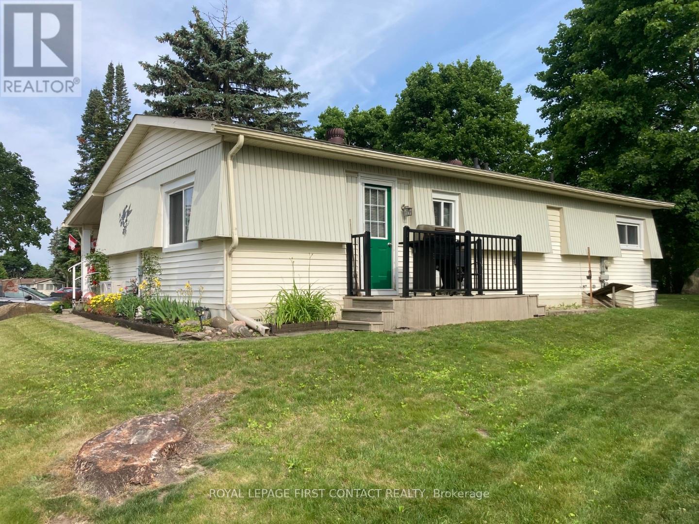 












18 HAWTHORNE DRIVE

,
Innisfil,




Ontario
L9S1P7

