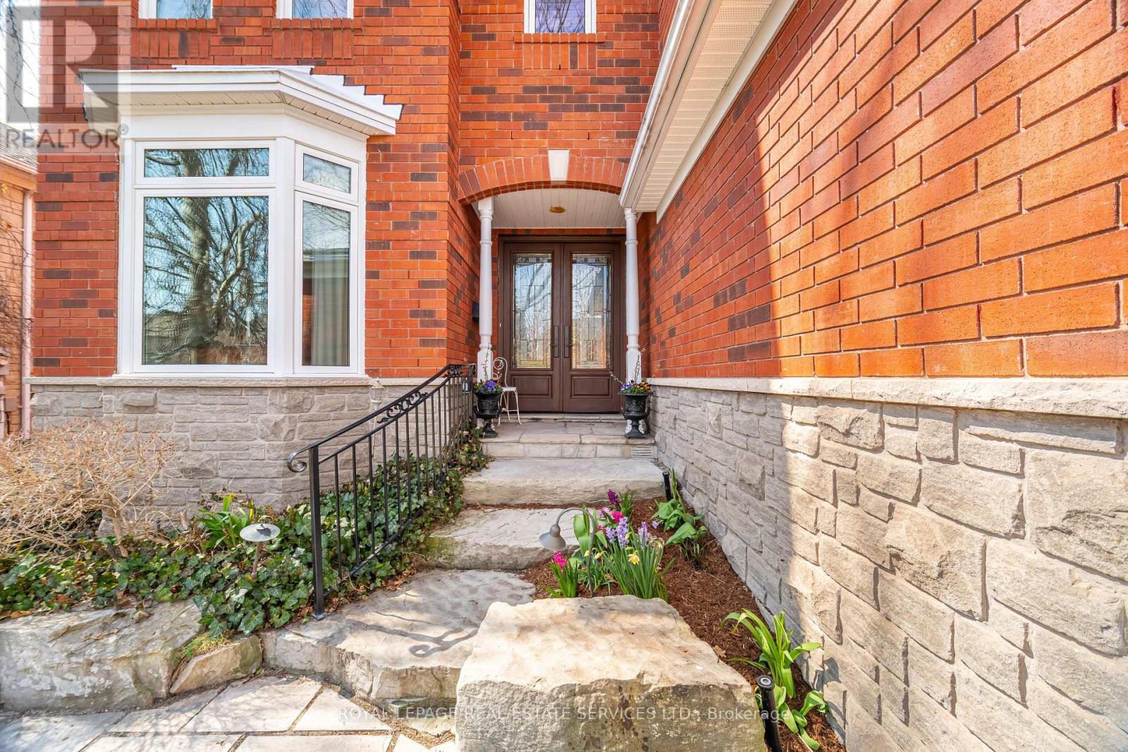 












2097 ARBOURVIEW DRIVE

,
Oakville,




Ontario
L6M3P3

