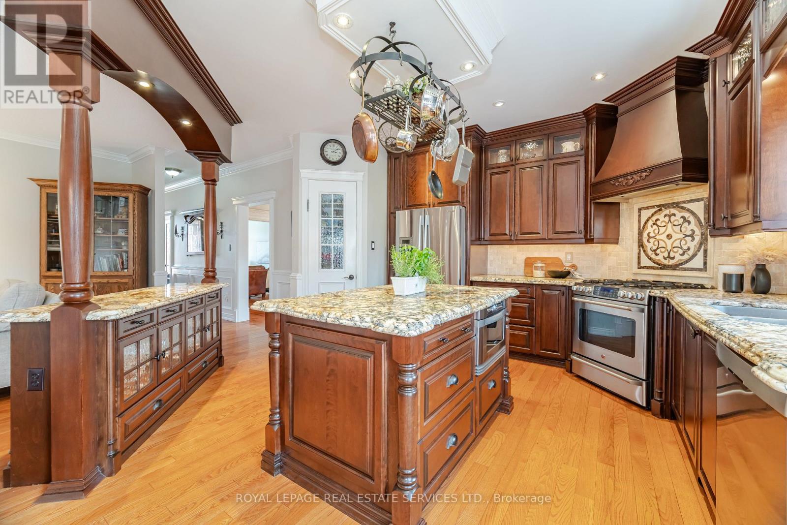 












2097 ARBOURVIEW DRIVE

,
Oakville,




Ontario
L6M3P3

