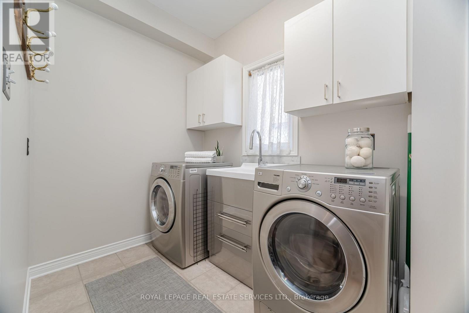 












2097 ARBOURVIEW DRIVE

,
Oakville,




Ontario
L6M3P3


