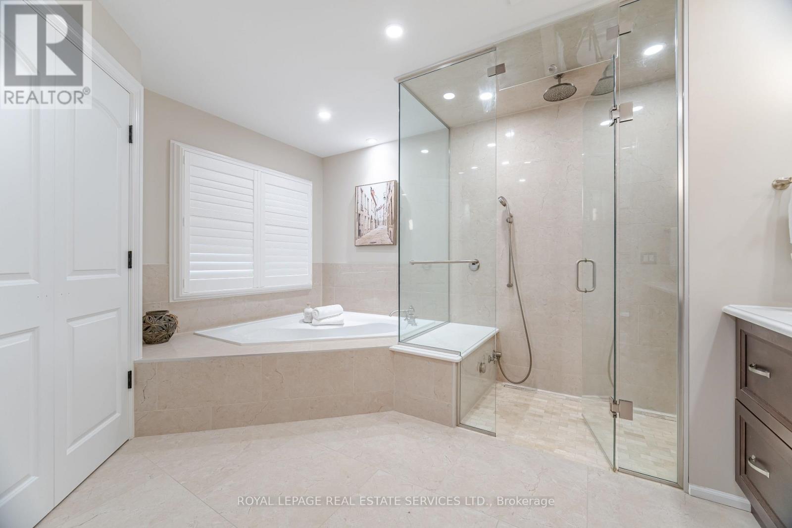 












2097 ARBOURVIEW DRIVE

,
Oakville,




Ontario
L6M3P3

