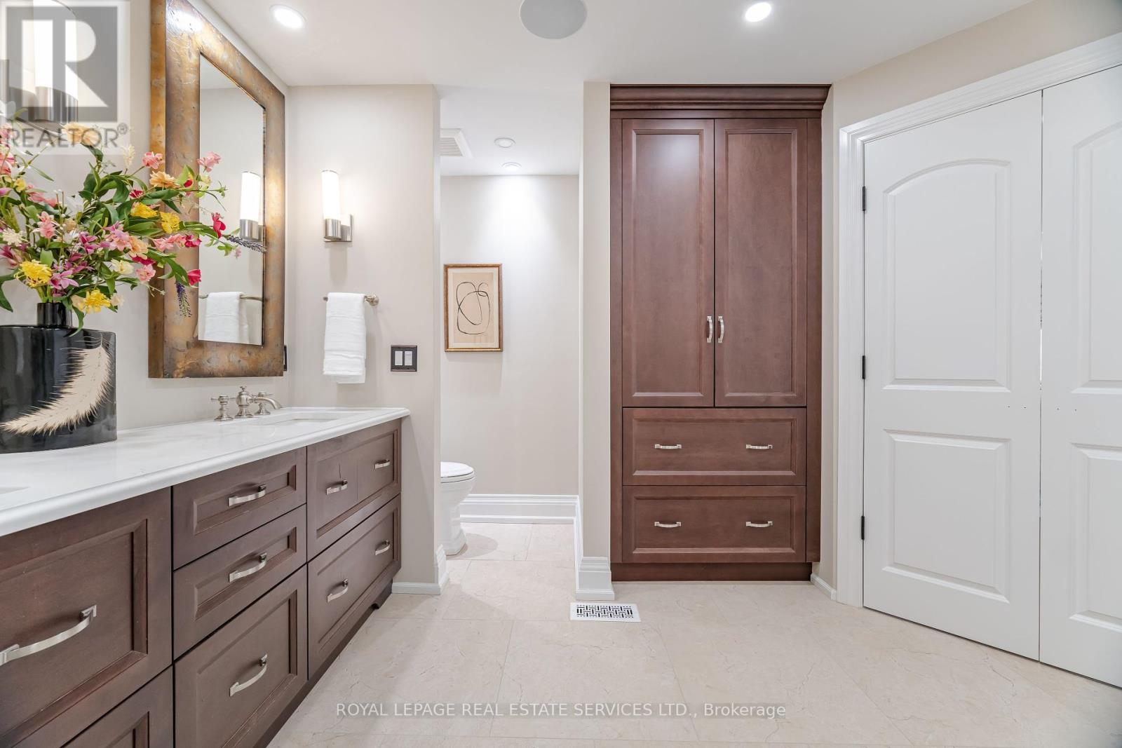 












2097 ARBOURVIEW DRIVE

,
Oakville,




Ontario
L6M3P3

