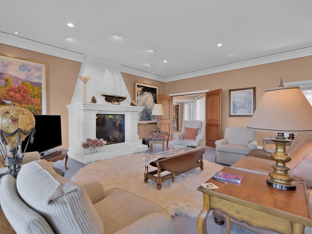 









3240


Pooley

Road,
Kelowna,




BC
V1W 4G7

