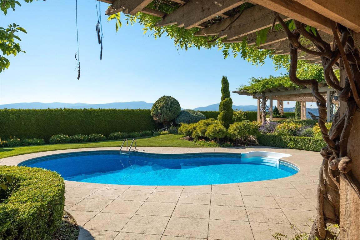 









3240


Pooley

Road,
Kelowna,




BC
V1W 4G7

