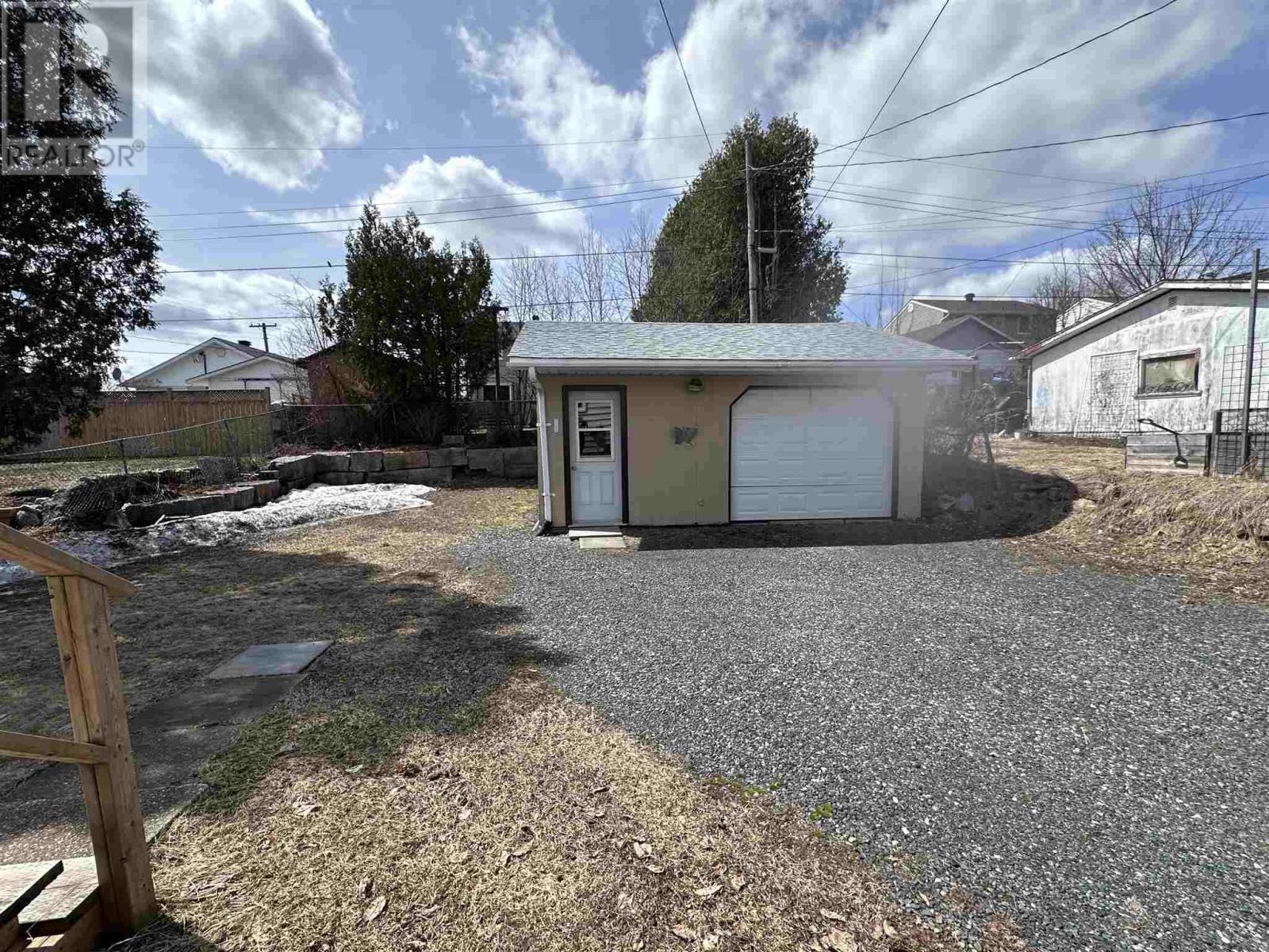 












70 Roman AVE

,
Elliot Lake,




Ontario
P5A1S1

