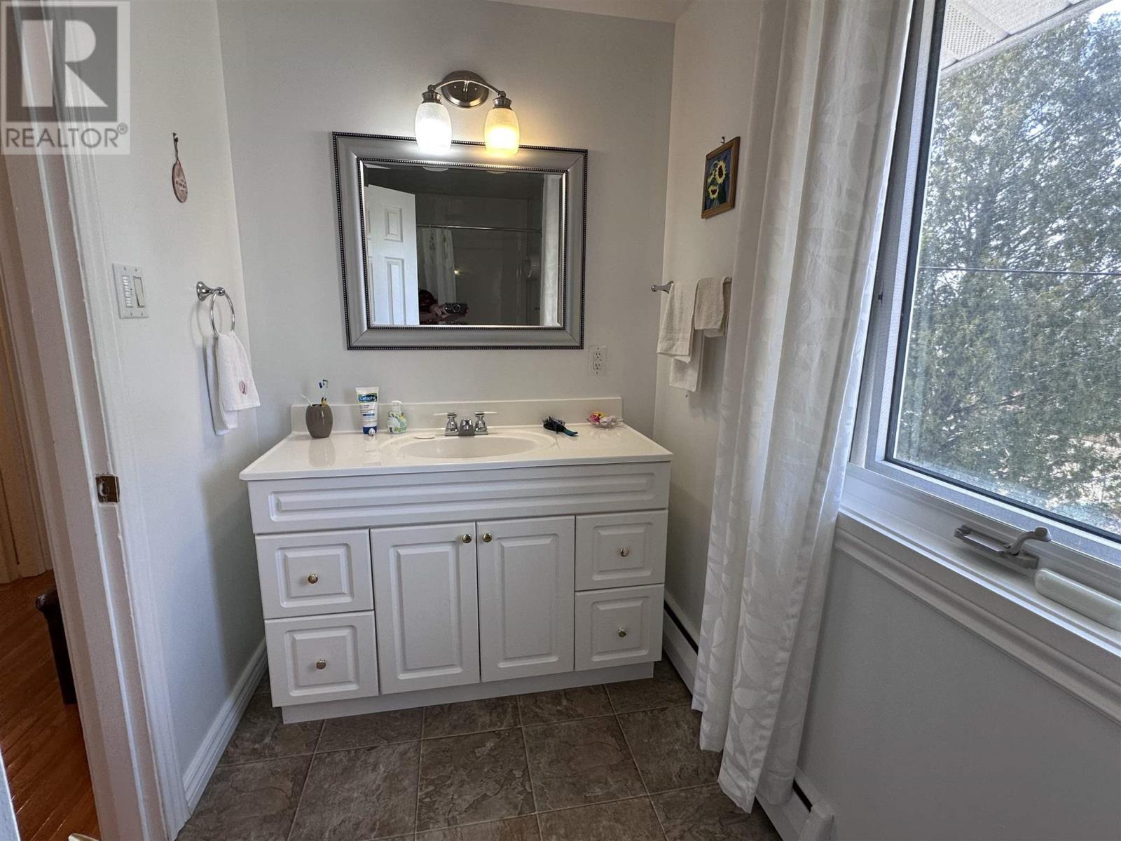 












70 Roman AVE

,
Elliot Lake,




Ontario
P5A1S1

