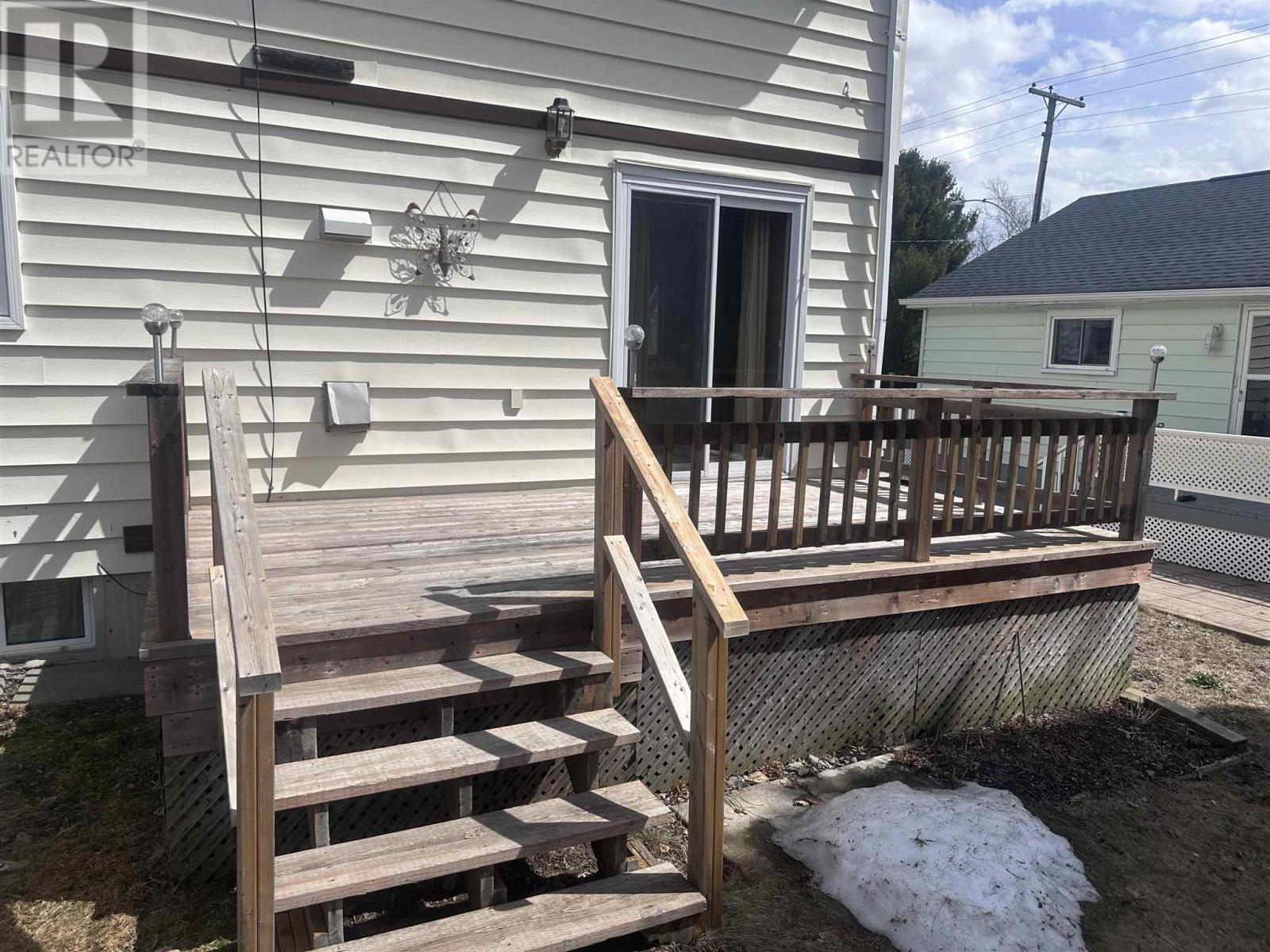 












70 Roman AVE

,
Elliot Lake,




Ontario
P5A1S1

