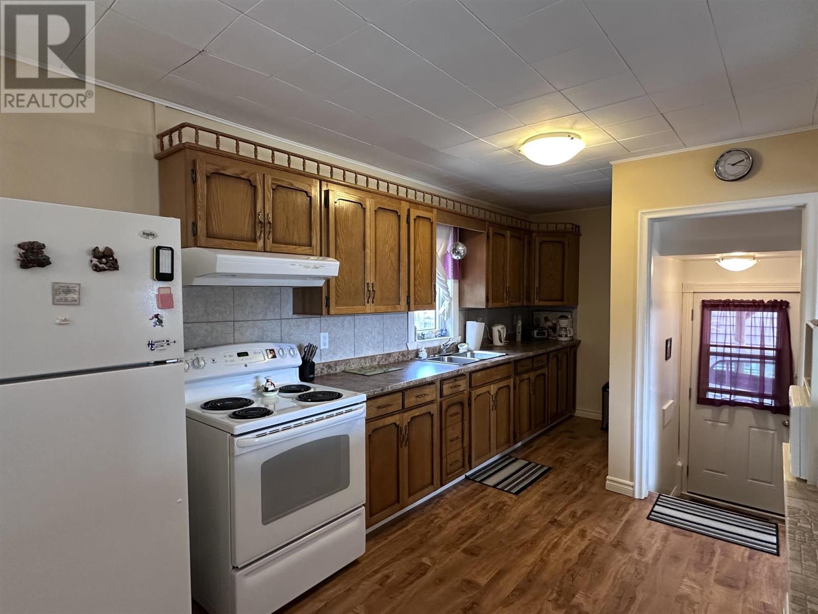 












70 Roman AVE

,
Elliot Lake,




Ontario
P5A1S1

