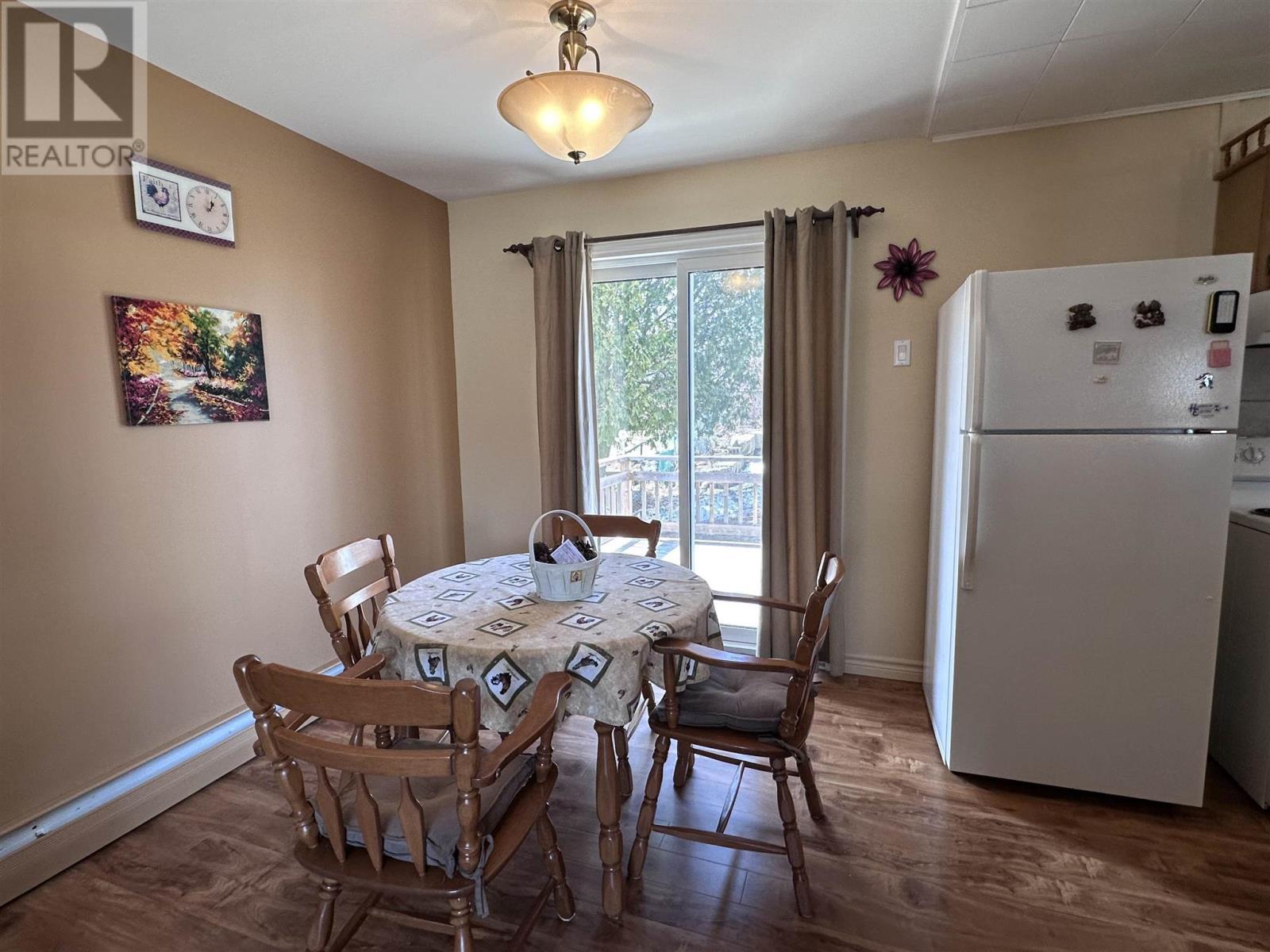 












70 Roman AVE

,
Elliot Lake,




Ontario
P5A1S1

