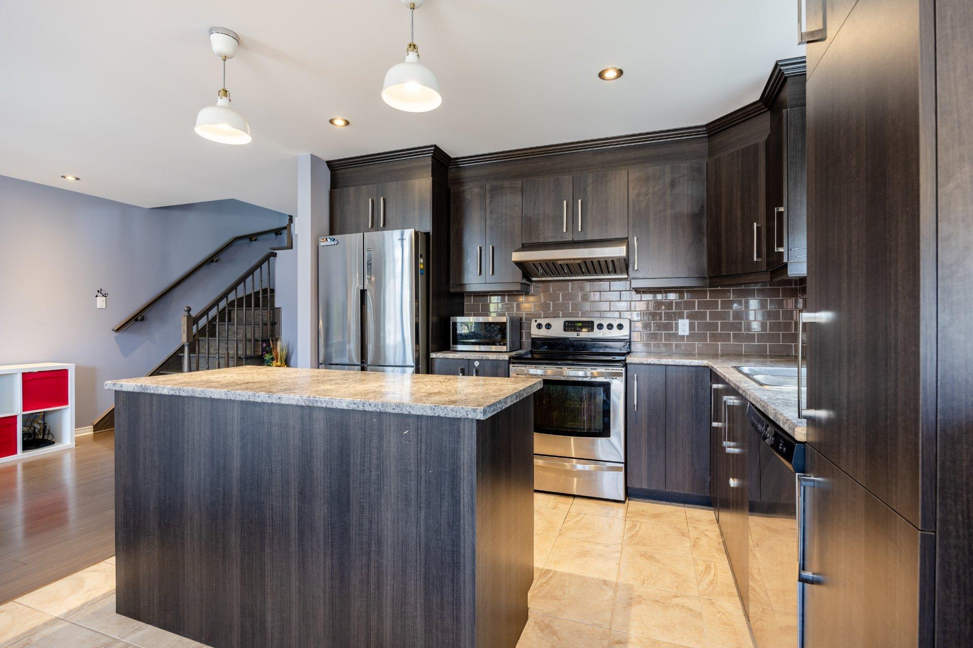 









101


Rue Hardisty

,
Châteauguay,




QC
J6J0B7

