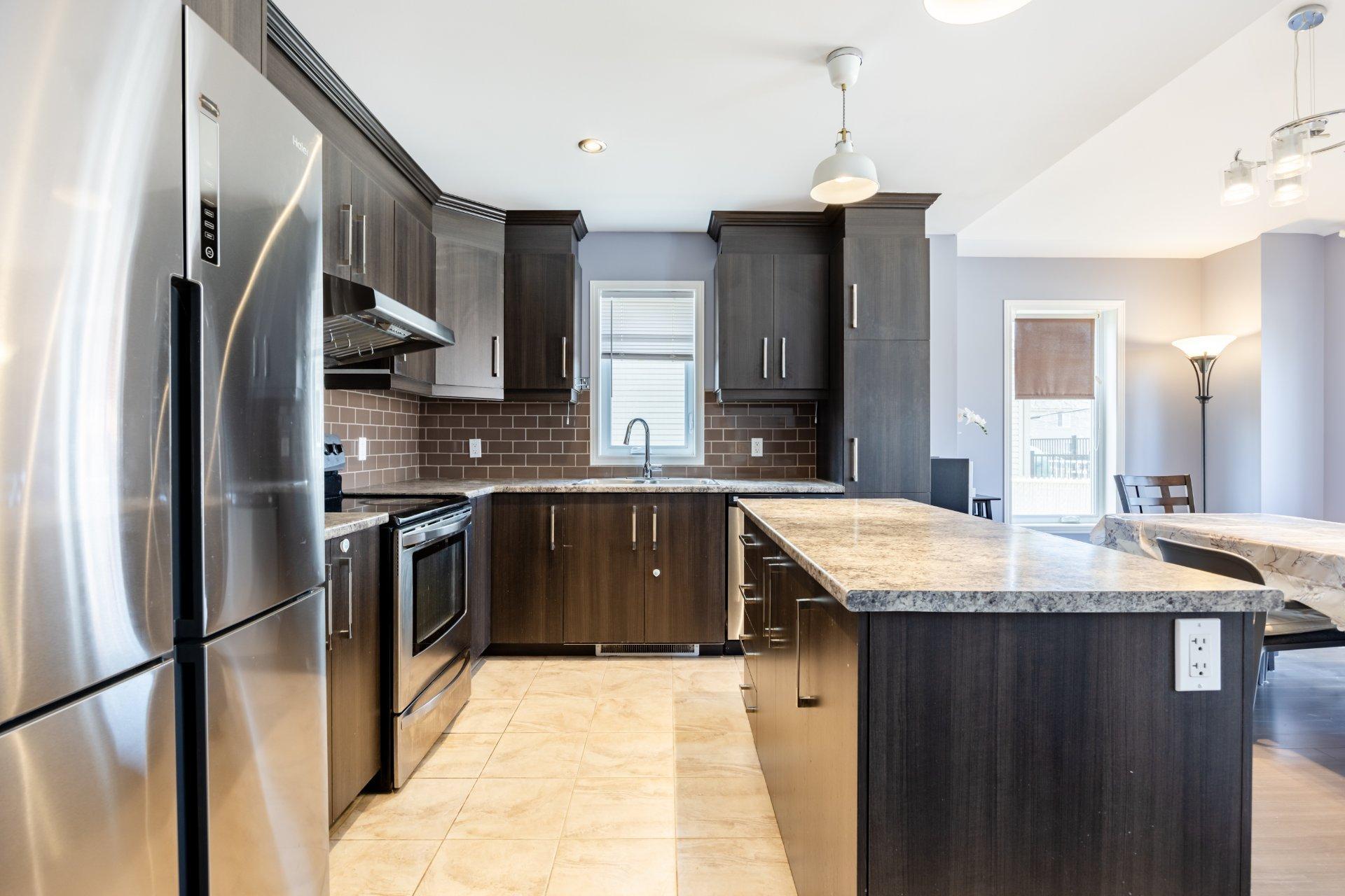









101


Rue Hardisty

,
Châteauguay,




QC
J6J0B7

