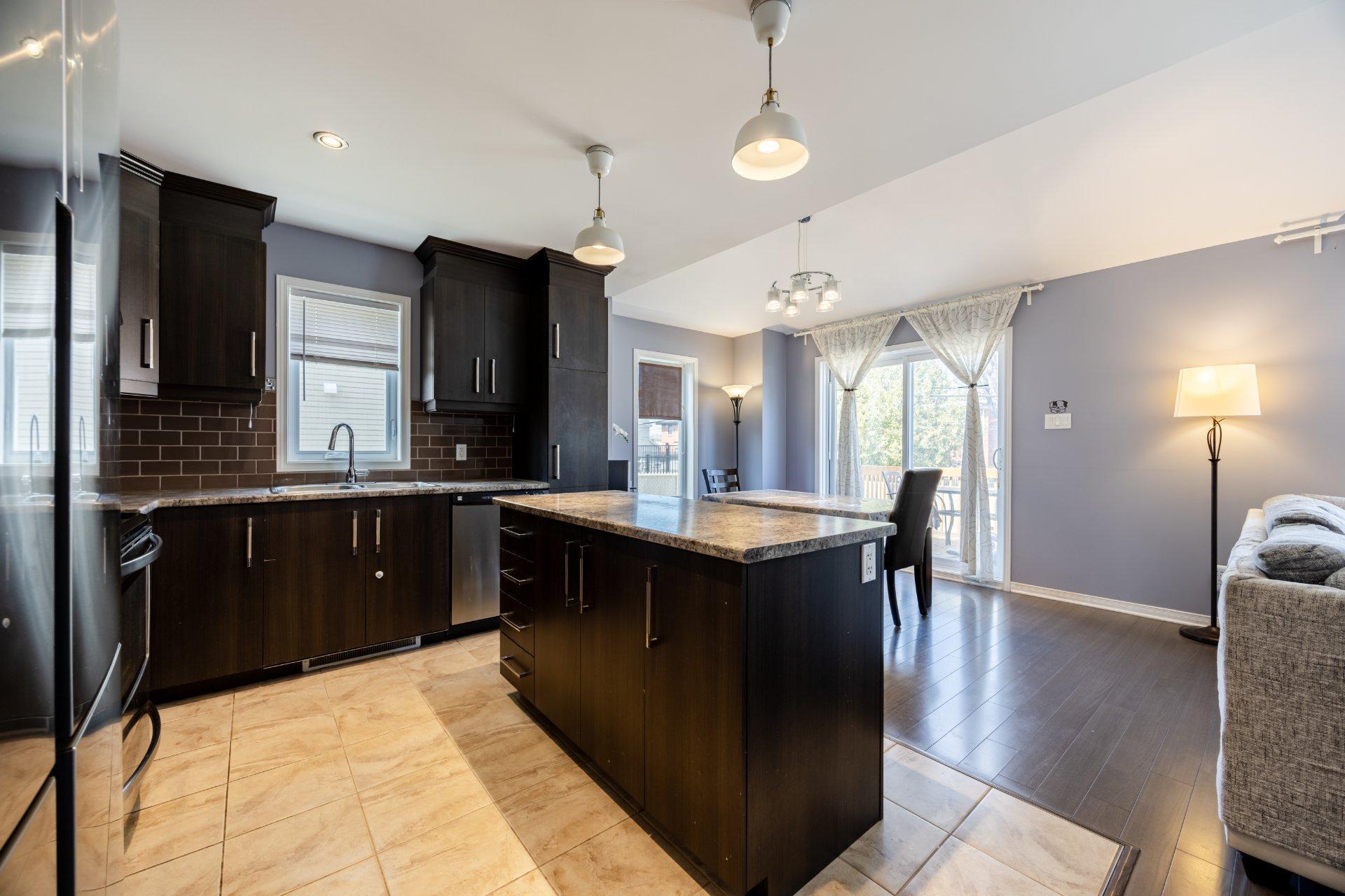 









101


Rue Hardisty

,
Châteauguay,




QC
J6J0B7


