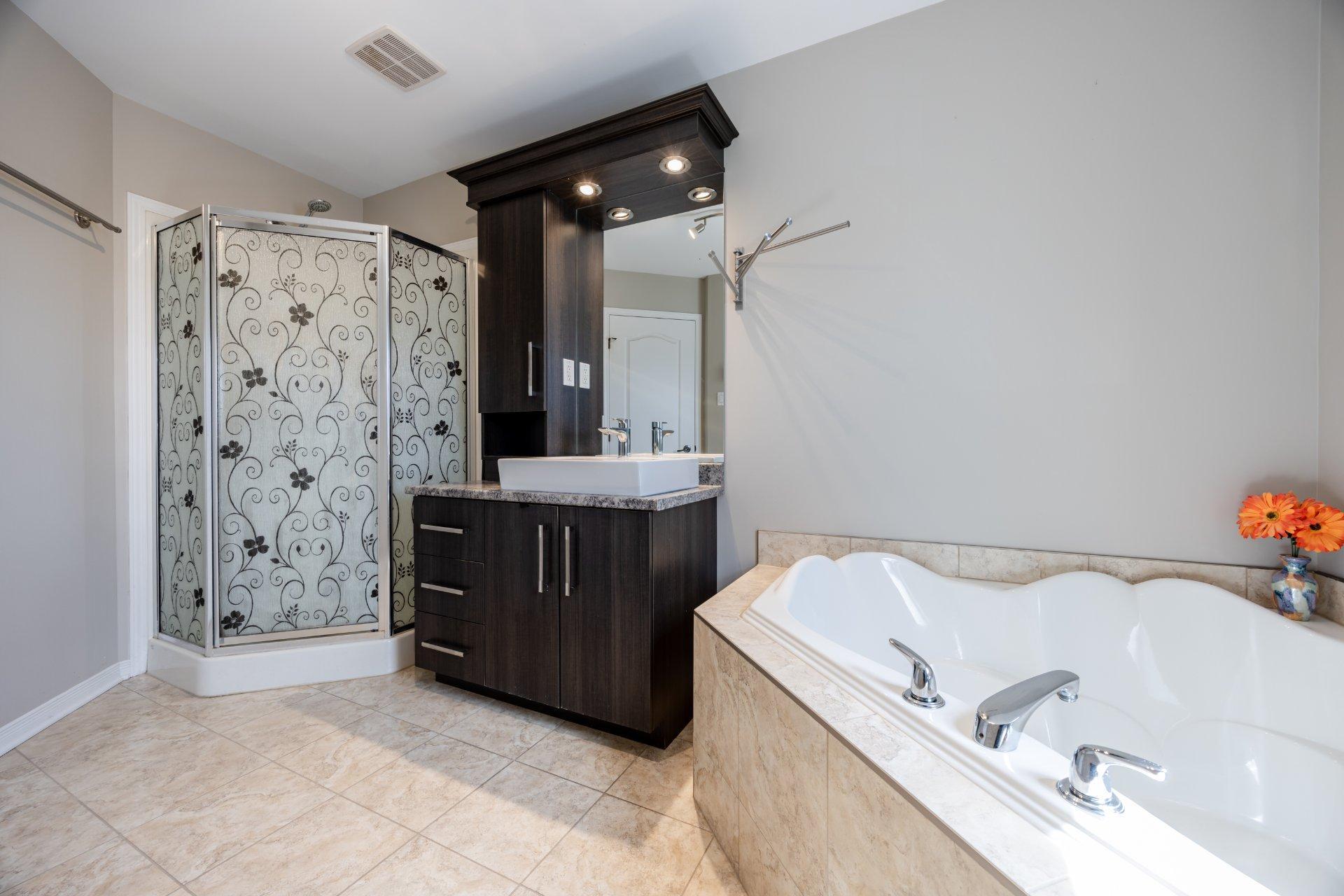 









101


Rue Hardisty

,
Châteauguay,




QC
J6J0B7

