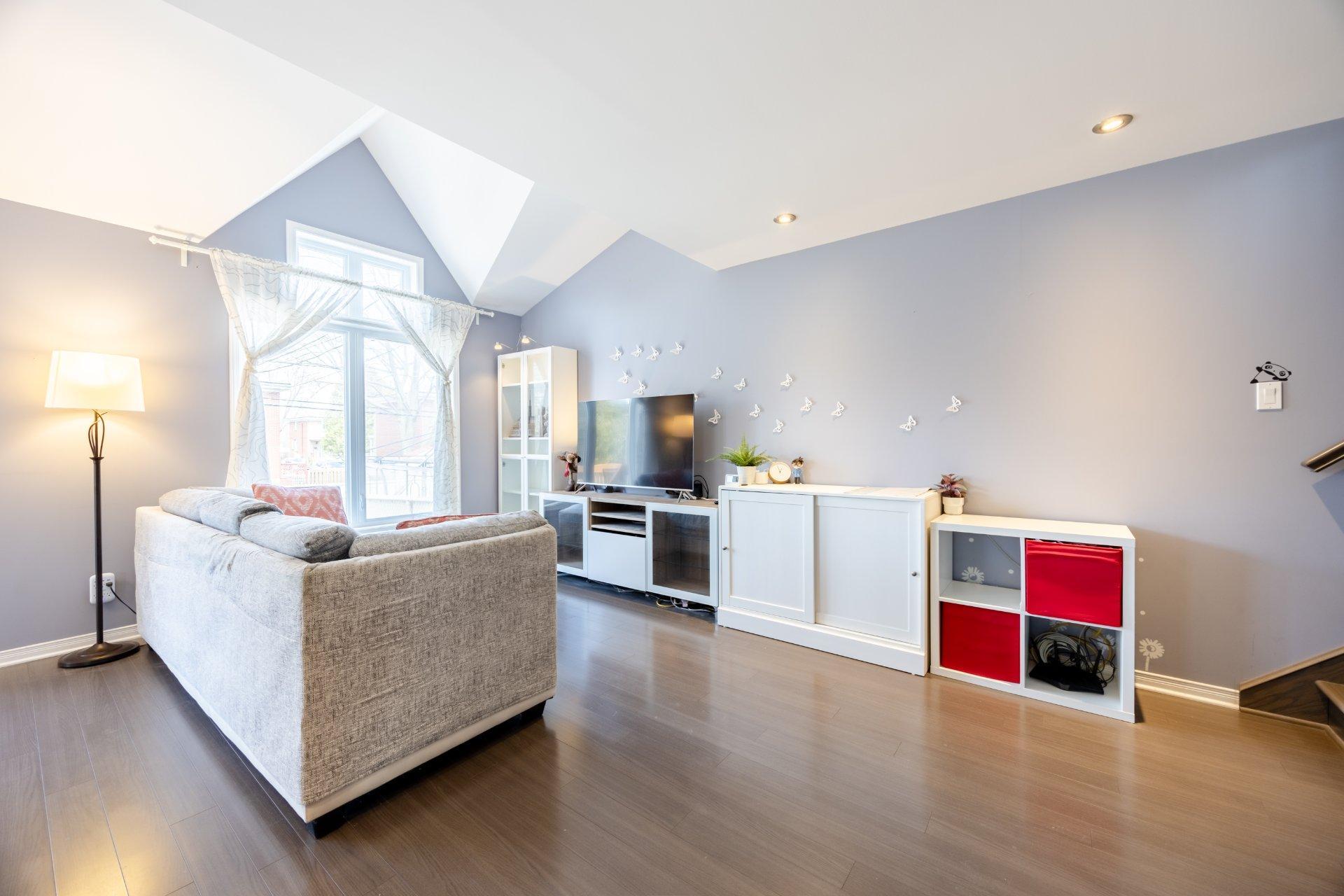 









101


Rue Hardisty

,
Châteauguay,




QC
J6J0B7

