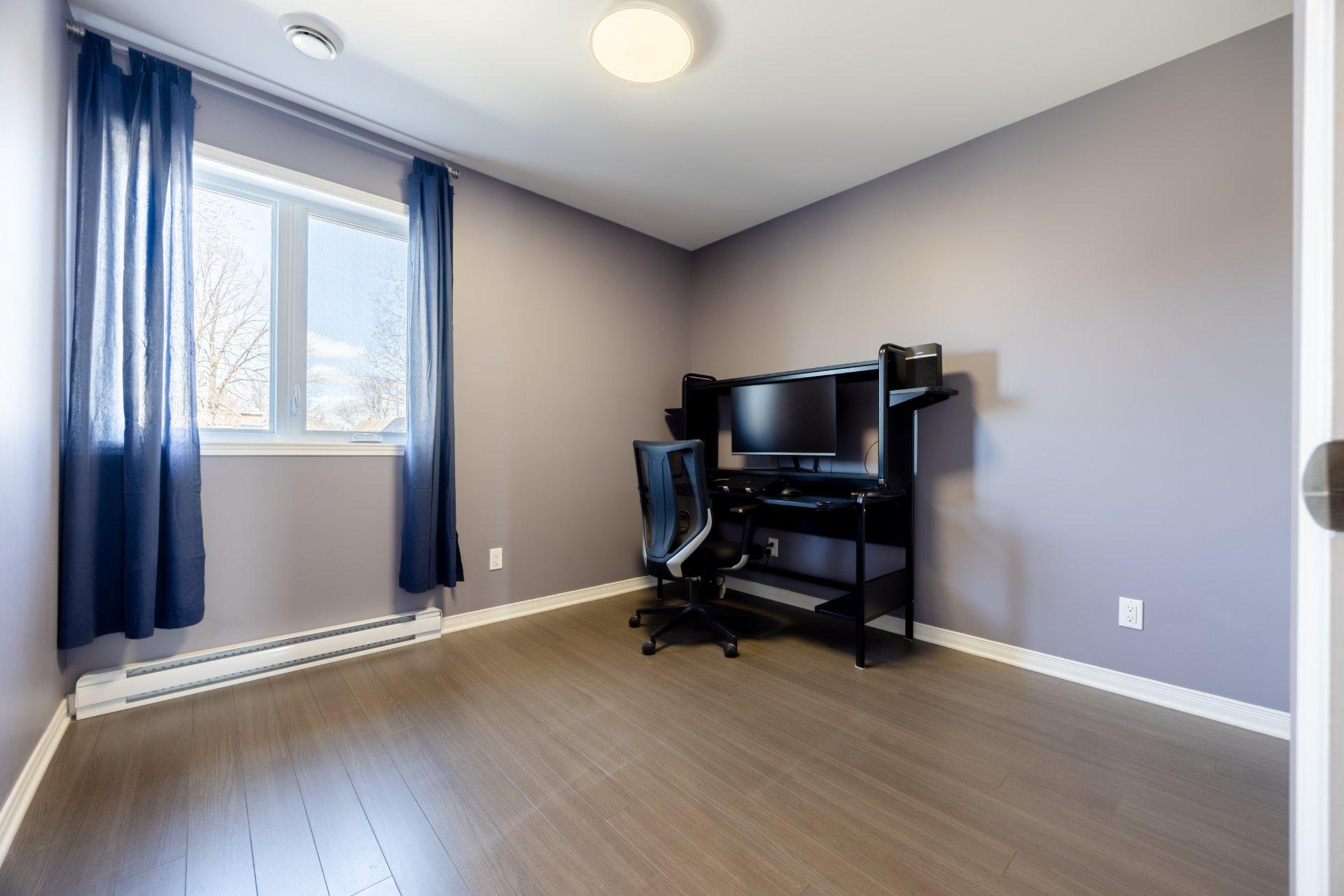 









101


Rue Hardisty

,
Châteauguay,




QC
J6J0B7

