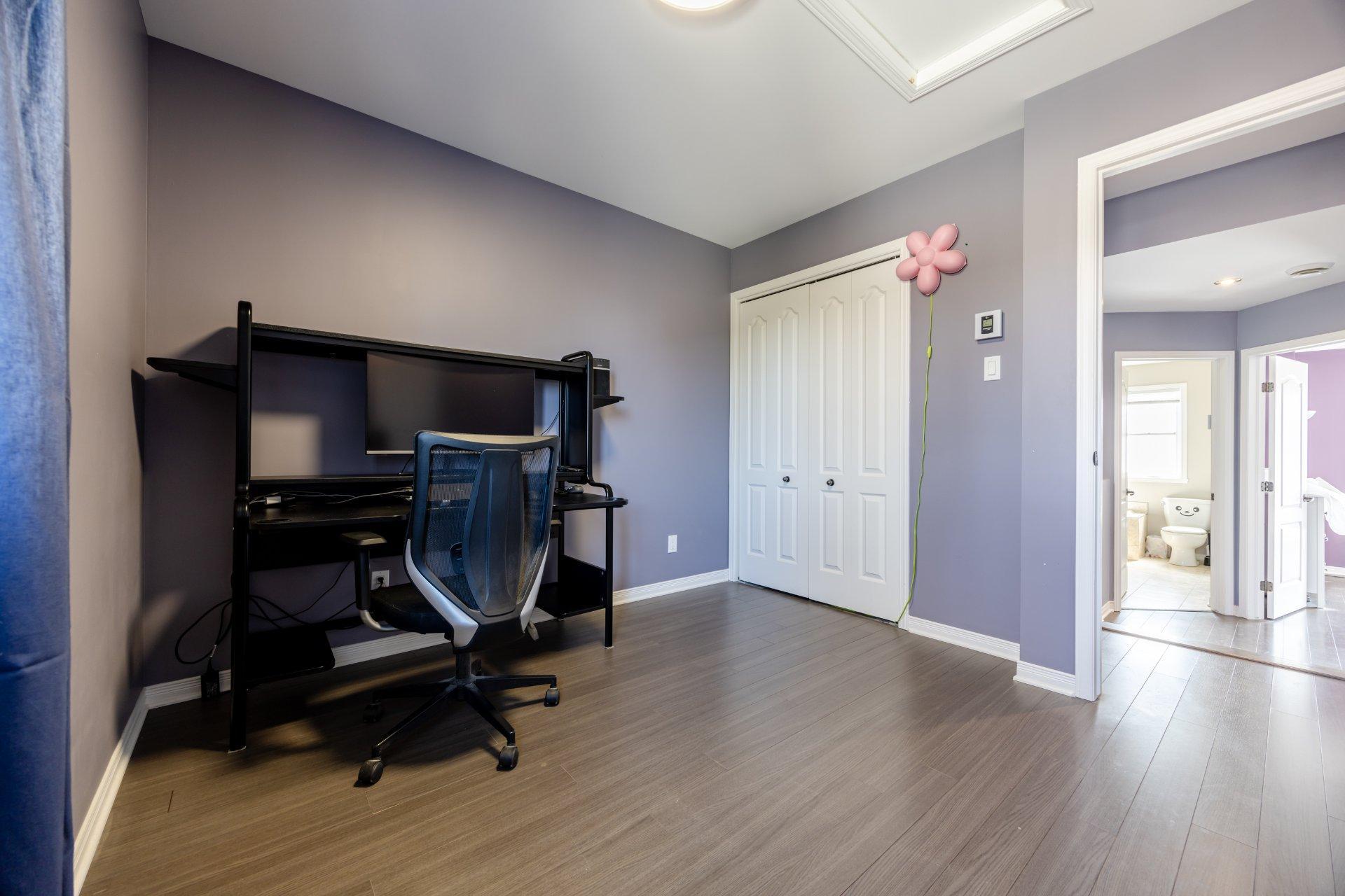 









101


Rue Hardisty

,
Châteauguay,




QC
J6J0B7

