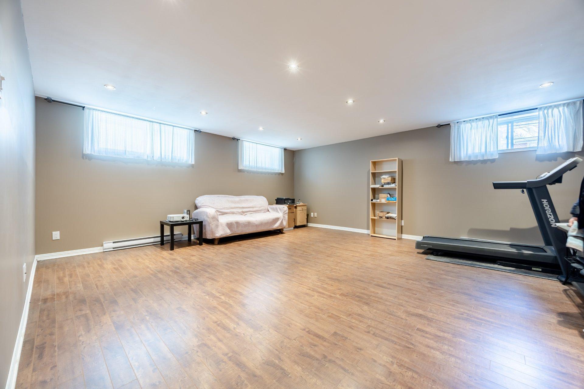 









101


Rue Hardisty

,
Châteauguay,




QC
J6J0B7

