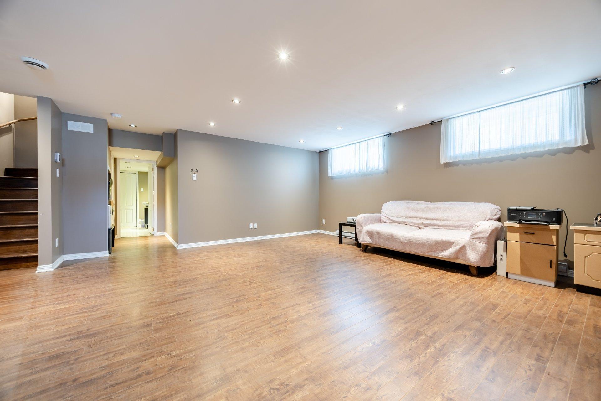 









101


Rue Hardisty

,
Châteauguay,




QC
J6J0B7

